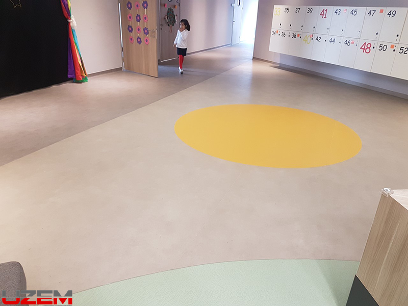 Açı Koleji oyun alanı PVC zemin kaplama – çocuk dostu vinil zemin uygulaması