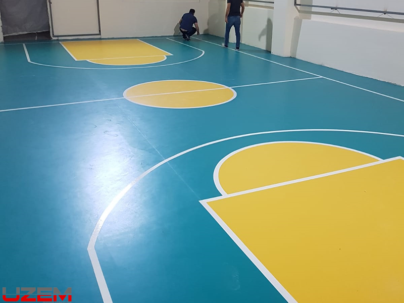 Koşuyolu Bilfen İlkokulu spor salonu epoksi çizgi boyama – basketbol ve oyun alanı çizgileri