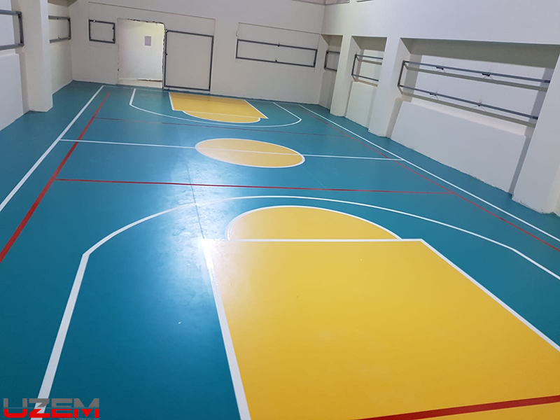 Koşuyolu Bilfen İlkokulu spor salonu PVC zemin kaplama – mavi ve sarı renkli spor alan döşemesi