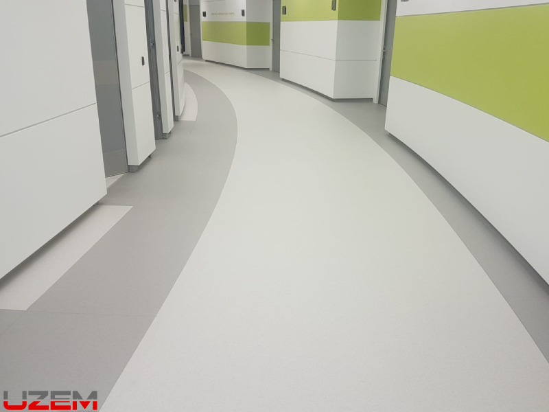 Azerbaycan Bakü Bone Dea Hospital koridor PVC zemin kaplama – hijyenik hastane zemin uygulaması