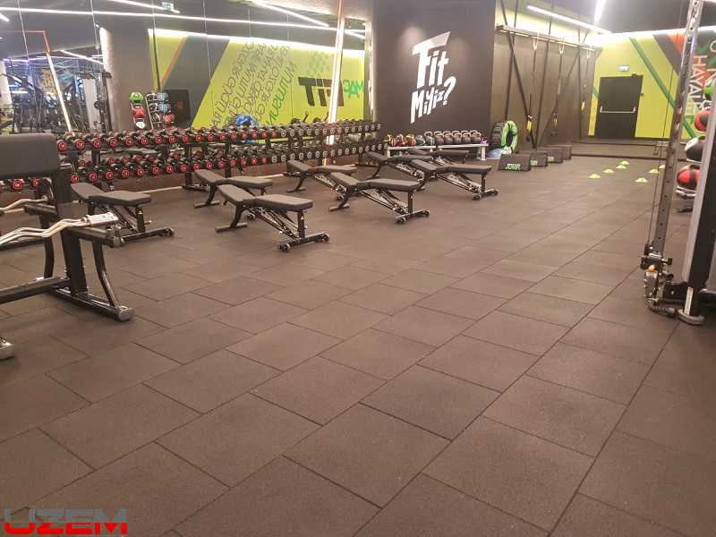 Cevahir AVM MacFit ağırlık alanı kauçuk zemin kaplama – darbe emici spor salonu zemini