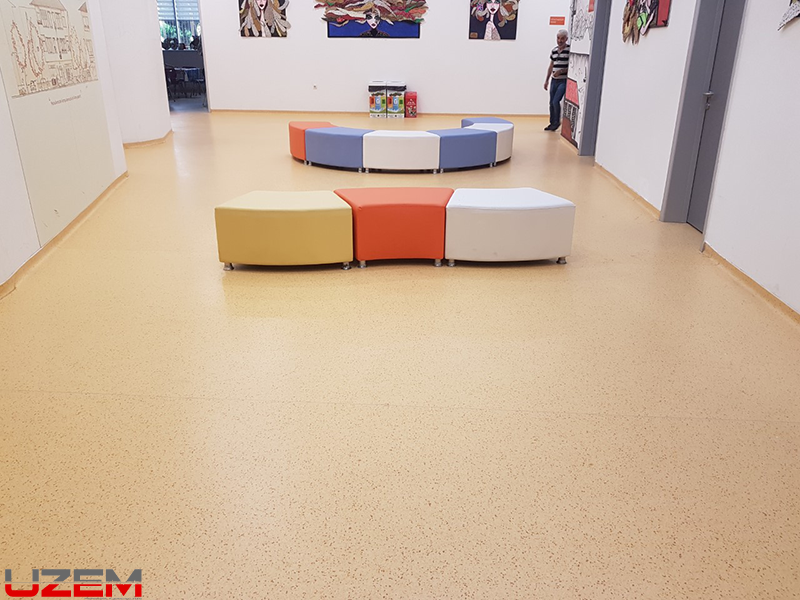 Gülseren Özdemir Özel Eğitim Okulu koridor PVC zemin kaplama – okul geçiş alanı vinil döşeme uygulaması