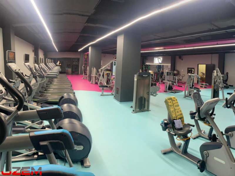 Pendik Kurtköy Spor Kompleksi kauçuk zemin kaplama – fitness alanı kaymaz spor zemini uygulaması