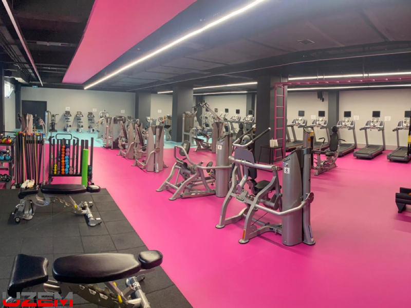 Pendik Kurtköy Spor Kompleksi spor salonu PVC zemin kaplama – pembe vinil spor zemini uygulaması