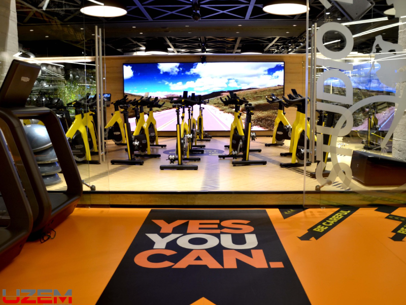 Nişantaşı City’s Fitness genel alan PVC zemin kaplama – spor salonu turuncu vinil zemin uygulaması