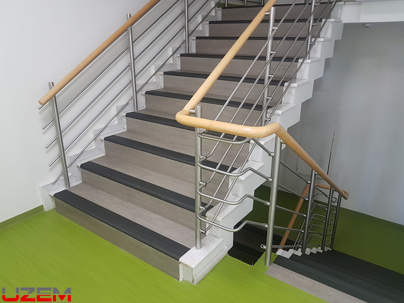 SEV Koleji Üsküdar merdiven PVC zemin kaplama – kaymaz ve dayanıklı merdiven döşeme uygulaması