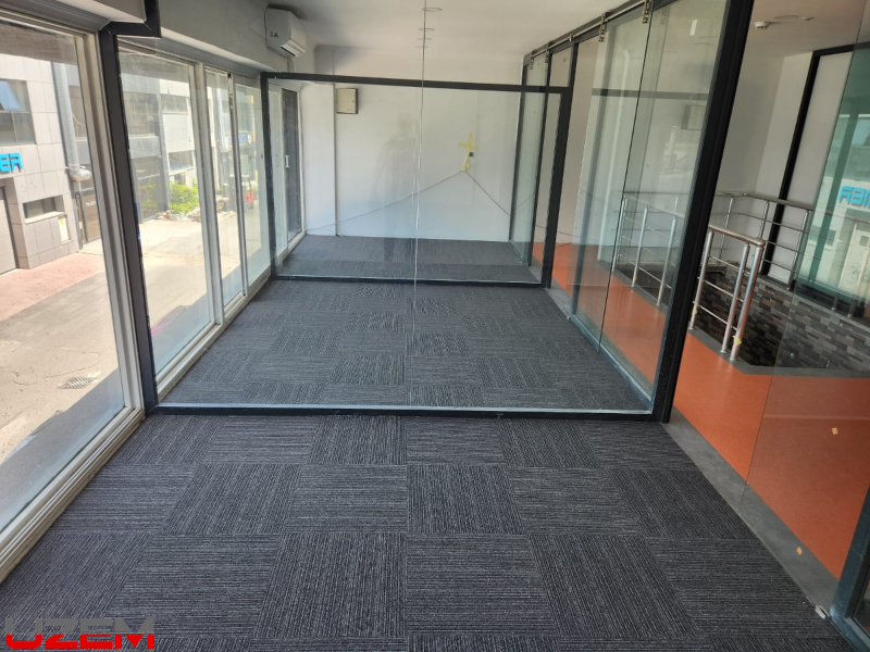 Tepecik Group Bahçeşehir ofis karo halı zemin kaplama – modern ofis döşeme uygulaması