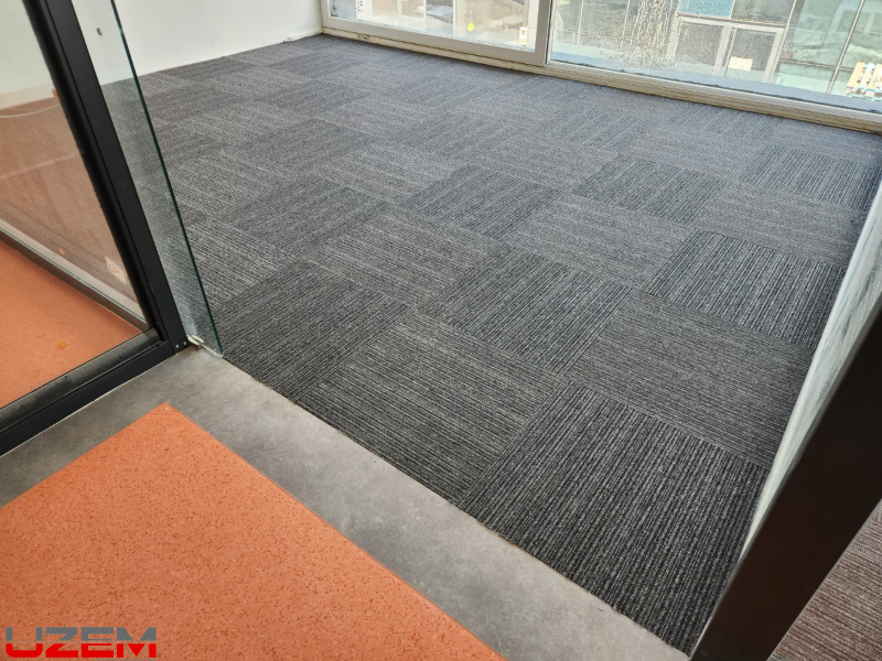 Tepecik Group Bahçeşehir zemin kaplama – PVC ve karo halı kombinasyonlu ofis zemin uygulaması